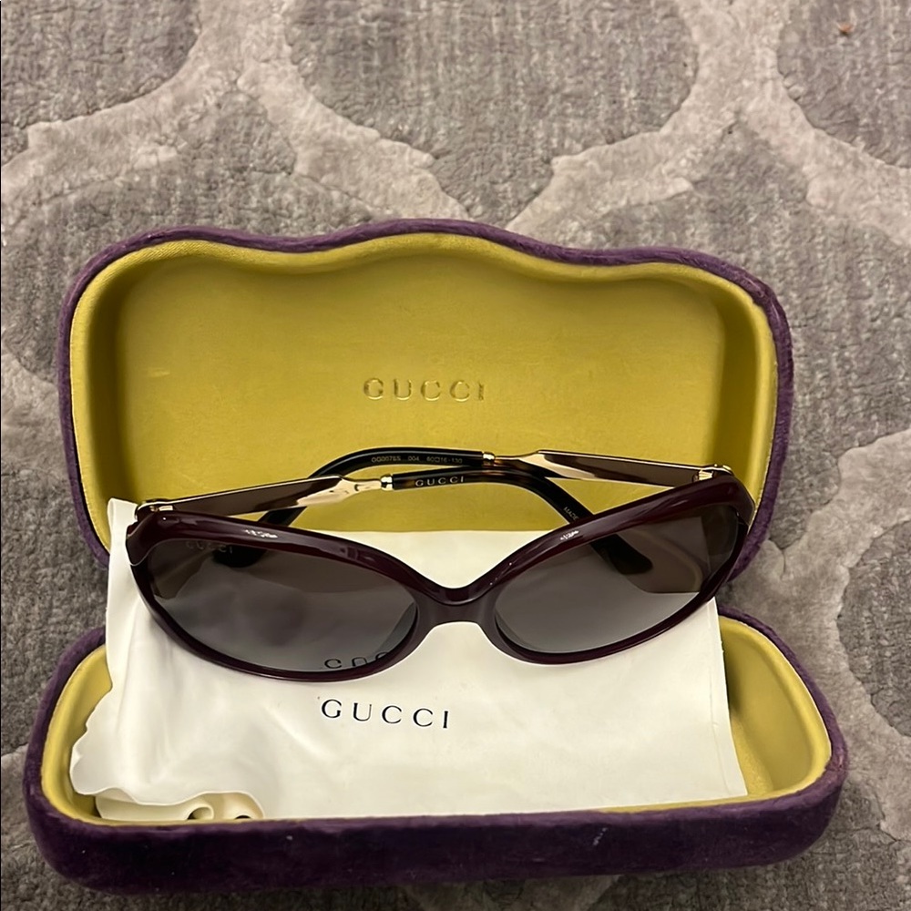 Gucci Women's Elegant Purple Sunglasses